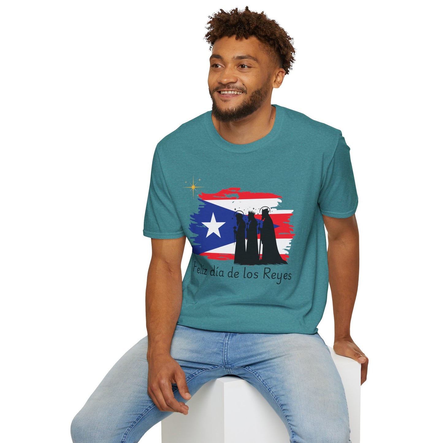 Feliz Dia de los Reyes (Bandera) - Unisex Softstyle T-Shirt